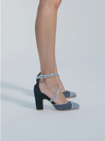 Chanel Grey Suede Platform Heels – Dina C's Fab and Funky Consignment  Boutique